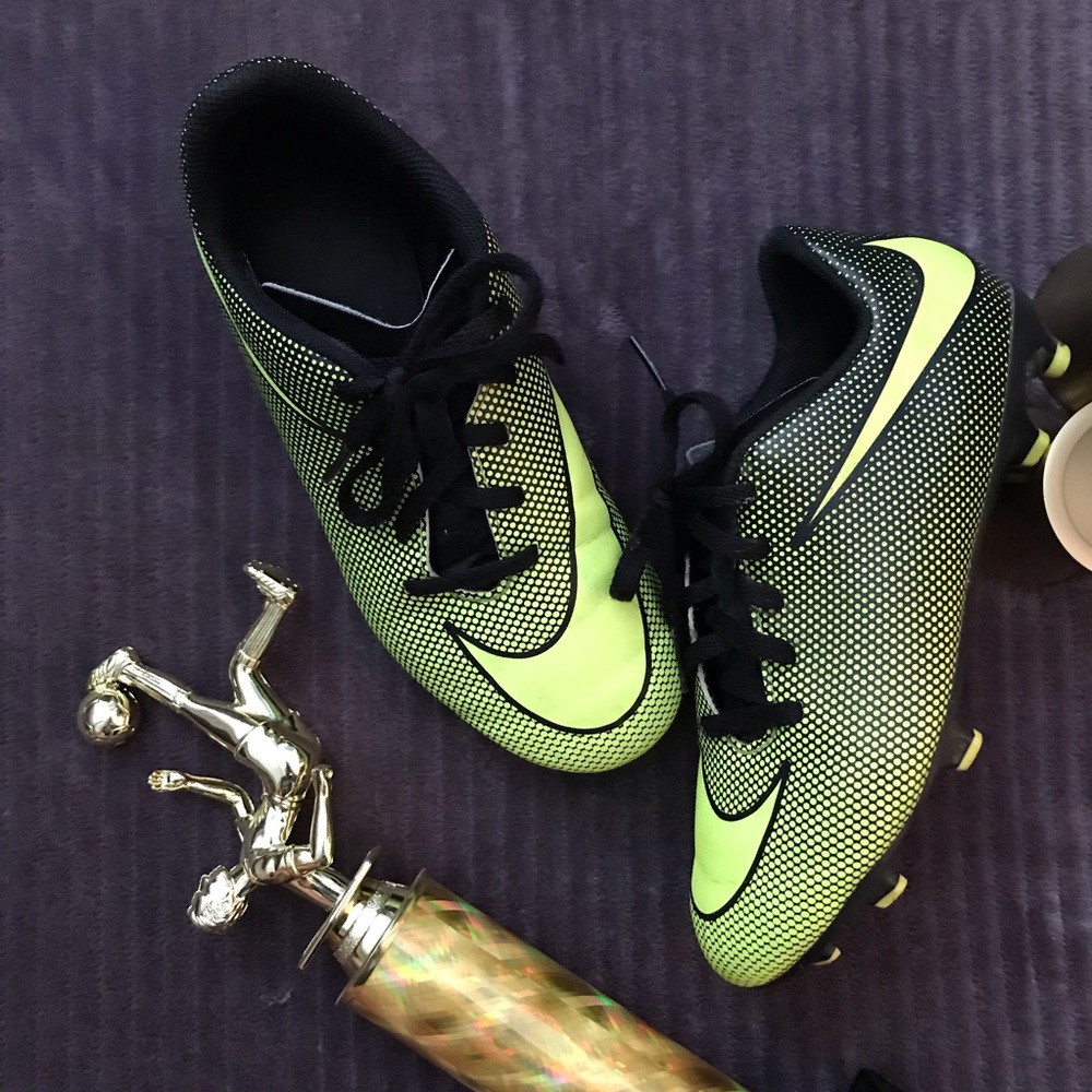 NIKE Neon-black cleats, size 4 youth